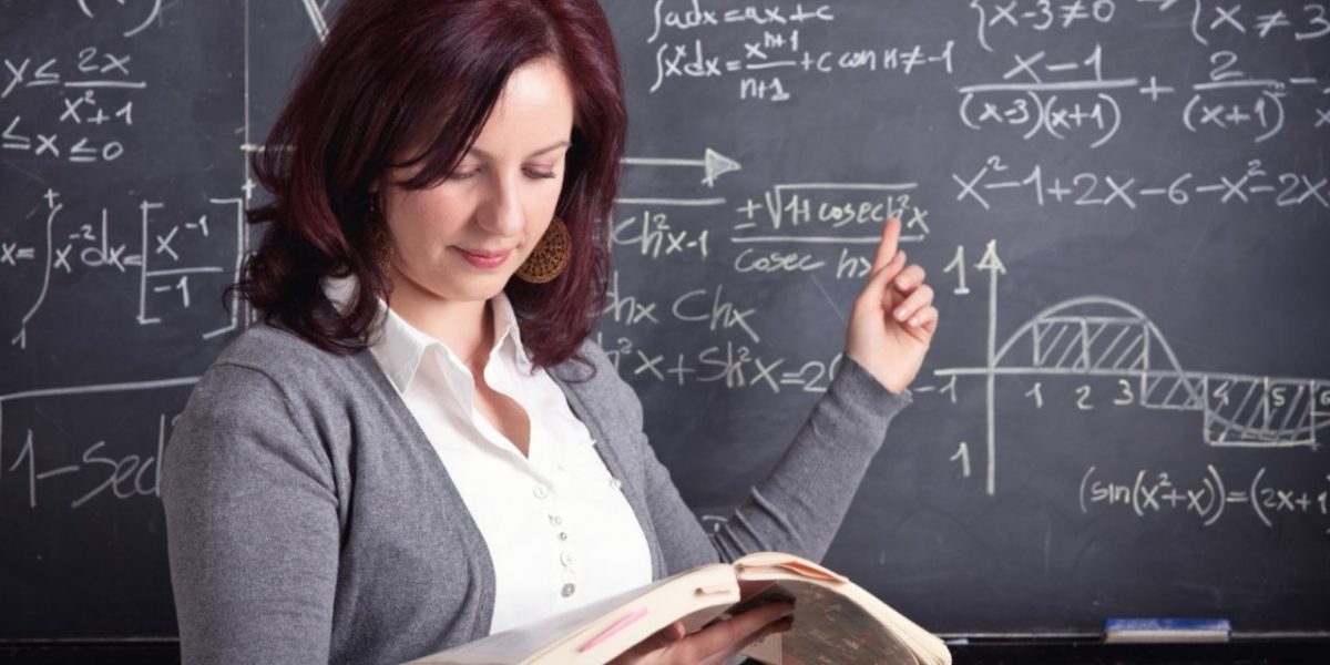 Salariul minim pentru profesori în 2021. Câți bani câștigă cel mai prost plătit dascăl