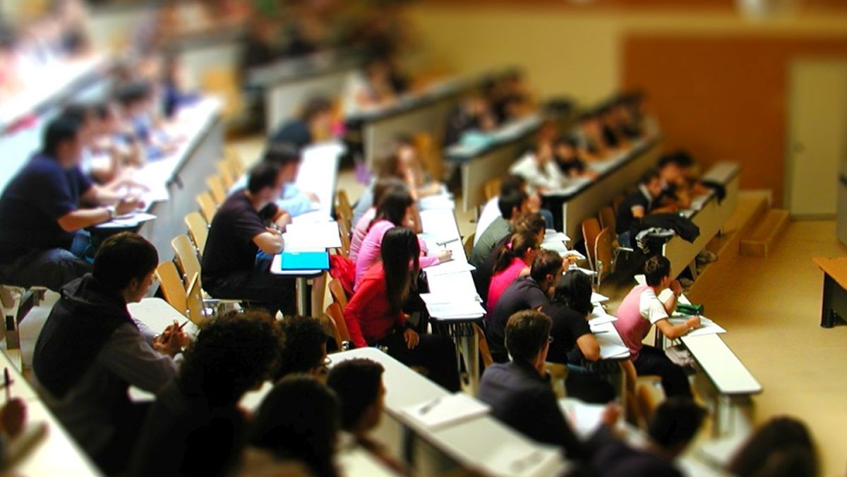În aceste zile, mii de studenți ai universităților „Cuza” și Tehnică au venit la cursuri și au fost cazați în cămine