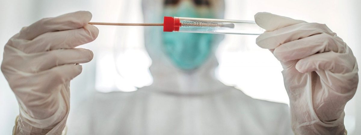 Studiu: tinerii care au avut COVID pot fi reinfectați