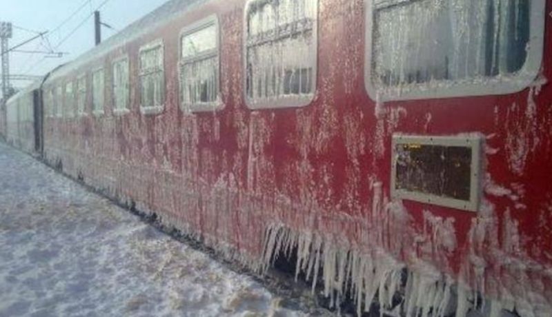 Mersul trenurilor, grav afectat de gerul siberian!