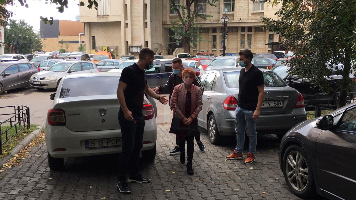 Iubita unui cunoscut interlop din Iași, acuzată că a urcat băută și fără permis la volan! Femeia a făcut praf o mașină și nu este la prima ispravă de acest gen! Chiar și așa, fosta nevastă a lui Viorel Oarză cere să fie pusă în libertate! GALERIE FOTO / VIDEO (Exclusiv)