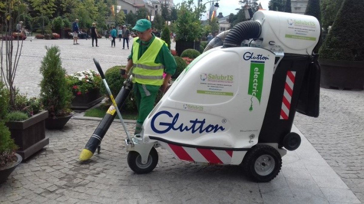 Salubris SA cumpără două aspiratoare cu 35.000 de euro! O firmă din București a participat la licitație