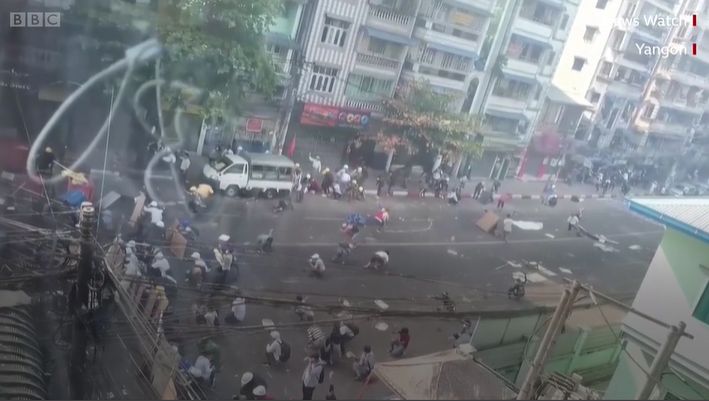 Violențe greu de descris după lovitura de stat din Myanmar! Zeci de morţi după ce poliţiştii au deschis focul asupra protestatarilor