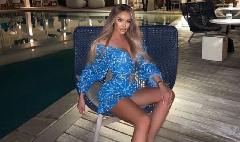 Bianca Drăgușanu a fost fotografiată în ipostaze incendiare la balconul hotelului. Imagini interzise celor slabi de inimă!