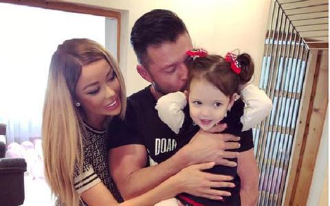 Bianca Drăgușanu și-a pupat pe buze fiica, iar unii dintre fani s-au scandalizat
