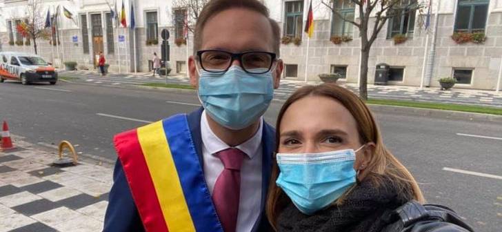Dominic Fritz, primarul USR al Timisoarei nu ştie despre scandalul clienţilor falşi în care prefectul şi consilierul local USR, Ana Munteanu, le-a ordonat jandarmilor pe cine să amendeze