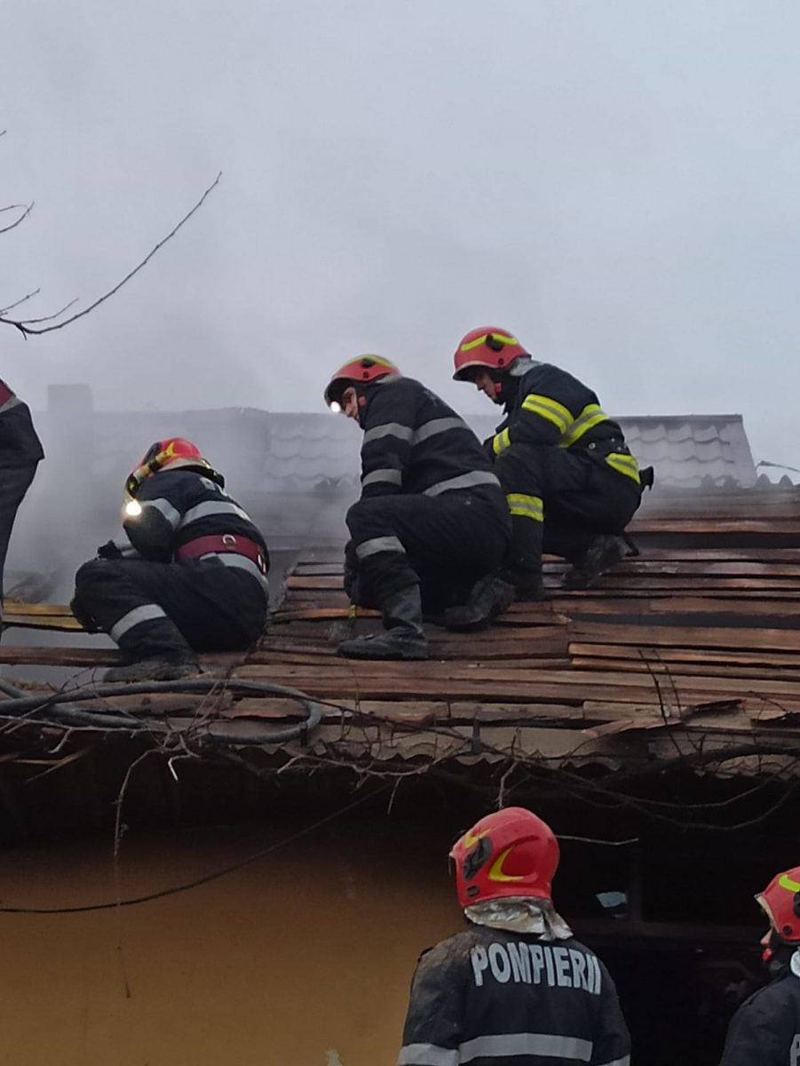 Un bărbat cu dizabilităţi a fost găsit carbonizat în propria locuință în urma unui incendiu din Iași – EXCLUSIV FOTO