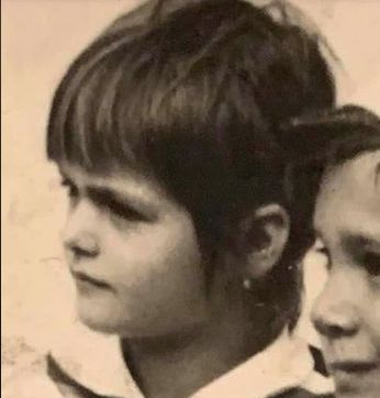 Cum arăta Iuliana Marciuc în copilărie. Vedeta TV a deschis un cămin de bătrâni