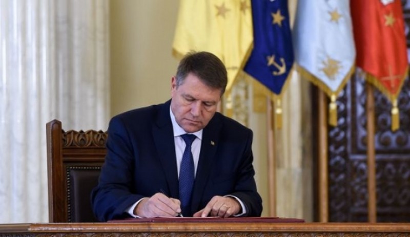 Șase judecători și un procuror ies de sistem după ce Klaus Iohannis a semnat decretul