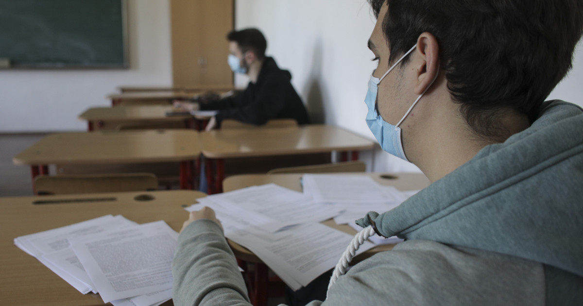 Mii de liceeni, din județul Iași, susțin astăzi simulări la examenele naționale