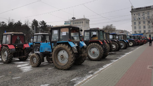 Proteste uriaşe ale agricultorilor din Iași și Botoșani! Oamenii îşi strigă nemulţumirile