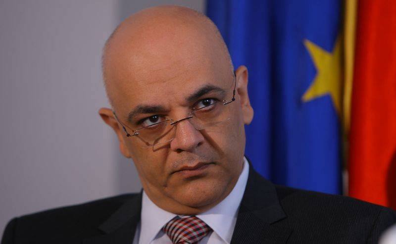 Raed Arafat avertizează: „Tulpina nouă este din ce în ce mai predominantă. O persoană infectează 5 oameni”