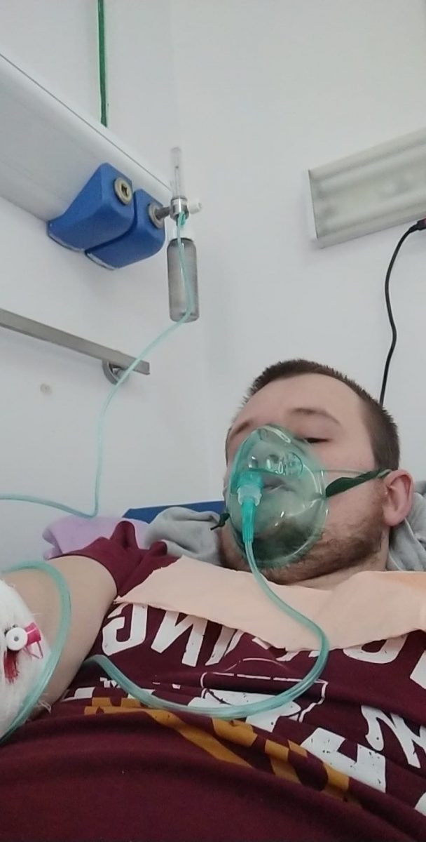Mesajul sfâșietor al unui pacient bolnav de Covid-19, de pe patul de spital: “Vă rog mult purtați masca și protejaţi-vă!”