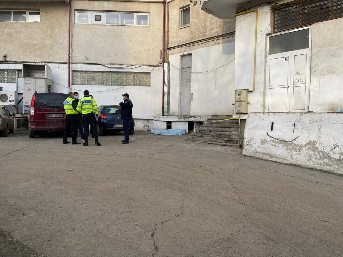 O persoană a căzut de la etajul 4 al unui imobil din Iași! A fost declarat decesul – EXCLUSIV FOTO