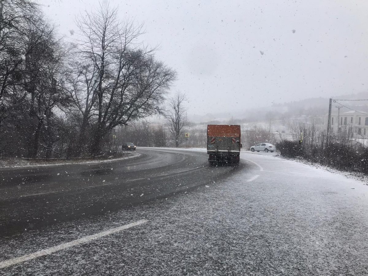 Cum se circulă în zona Bucium din Iași după ce meteorologii au anunțat cod galben de ninsori – LIVE VIDEO, FOTO