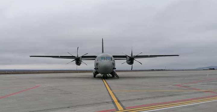 Două aeronave Spartan au aterizat la Aeroportul Internaţional Iaşi. Mai mulţi militari aflaţi în misiune vor fi preluaţi – FOTO