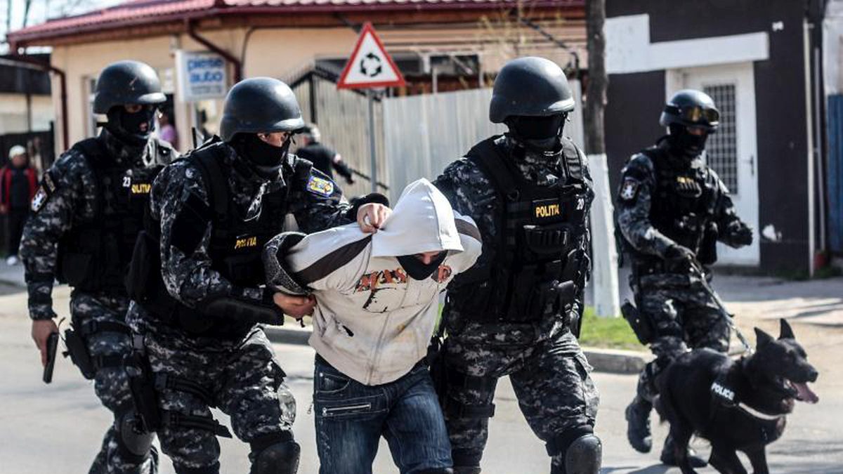 Un bărbat, tată a șase copii, riscă ani de pușcărie după ce a făcut scandal în Anglia! Ghinionul se ține de capul lui! Recent, unul dintre prunci i-a murit! (Exclusiv)