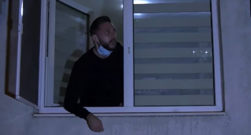 Mesajul dramatic al unui bărbat pentru protestatari: Tata a murit acum două zile iar voi protestaţi! Să vă fie rușine! – VIDEO