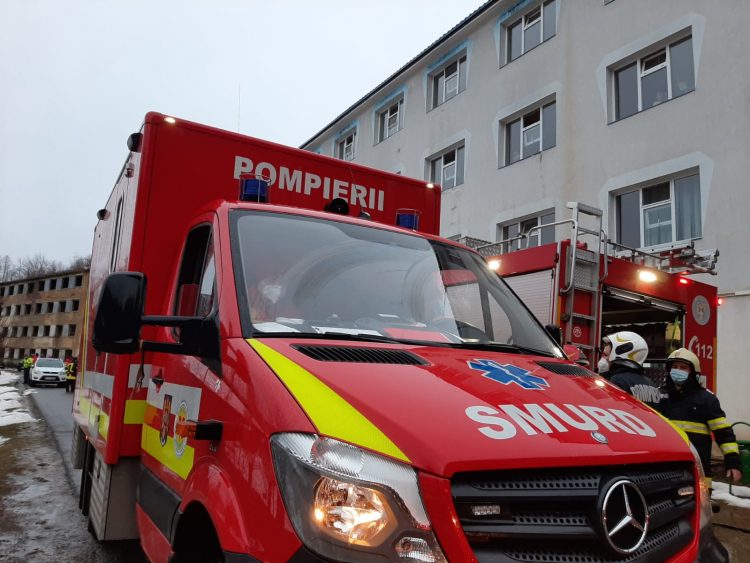 Incendiu la Spitalul de Psihiatrie din Cavnic. 71 de persoane au fost evacuate evacuate