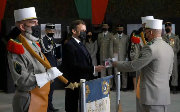Ce i-a spus preşedintele Franţei românului din Legiunea Străină căruia i-a acordat cetăţenia franceză