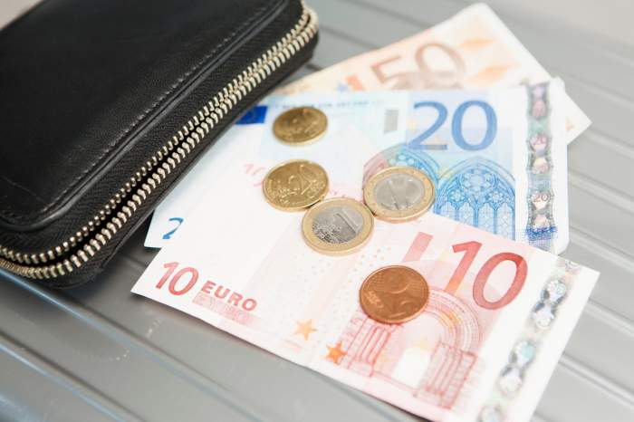 Curs valutar 10 martie 2021. Leul se prăbuşeşte, zi după zi