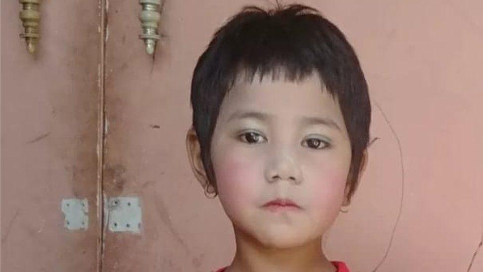 O fetiță de 7 ani, din Myanmar, a fost împușcată mortal în timp ce alerga în brațele tatălui