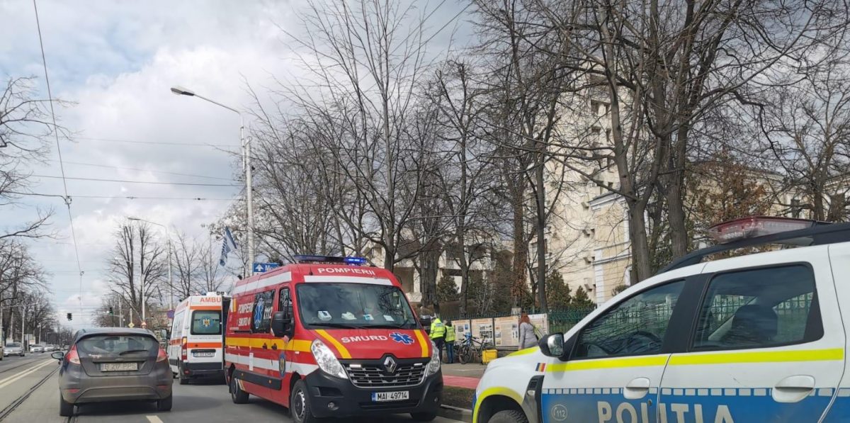 Un bărbat a avut nevoie de îngrijiri medicale, după ce ar fi căzut de pe bicicletă în Copou