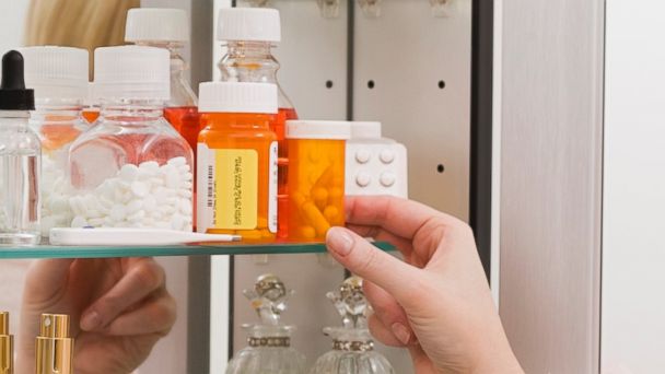 Unde se ţin medicamentele? E bine sau nu în frigider?