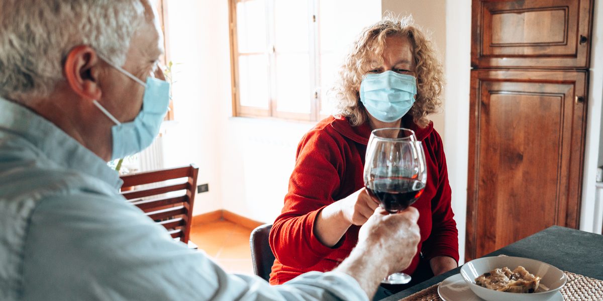Ar putea persoanele vaccinate anti-COVID-19 să renunțe la măști în spații închise? Ce răspunde medicul Valeriu Gheorghiță