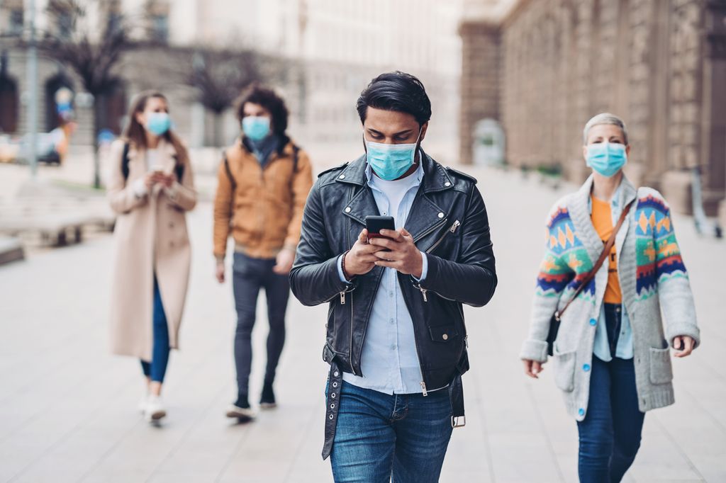 Pandemia de coronavirus, văzută prin ochii unui tânăr: „În momentul în care apăsam pe clanţă, mă gândeam dacă într-adevăr am tot ce îmi trebuie la mine, dezinfectant, mască, mănuşi”