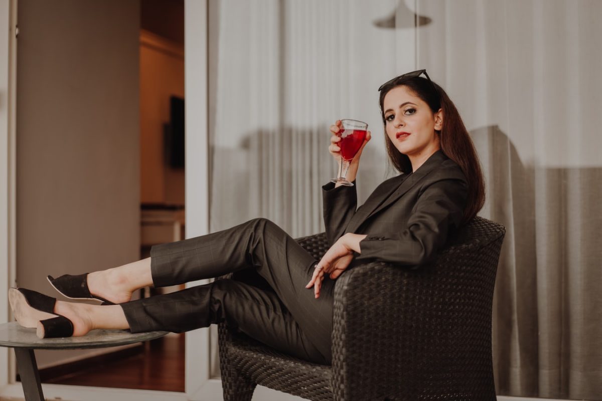 De ce să porți un compleu elegant primăvara aceasta? Iată motivele noastre si două recomandări!