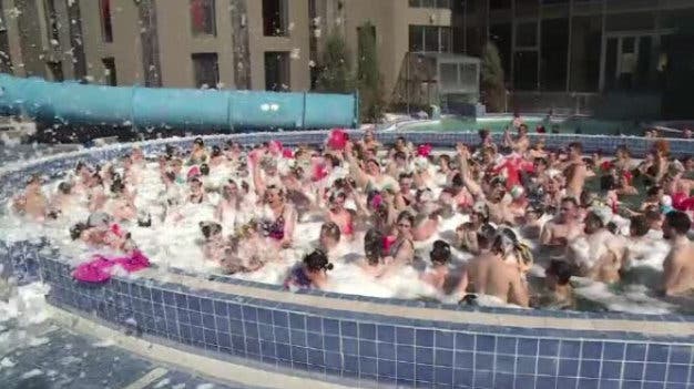 Hotelurile din Băile Felix arată că staţiunea Mamaia în plină vară