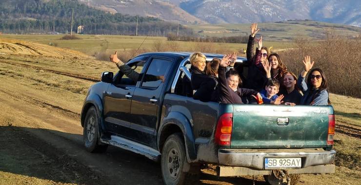 Raluca Turcan a fost surprinsă fără masca de protecție! În grupul în care se afla, un bărbat era infectat cu noul coronavirus