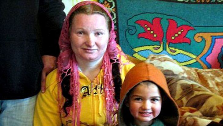 O româncă de 23 de ani a devenit cea mai tânără bunică din lume! A doborât recordul deţinut de o britanică