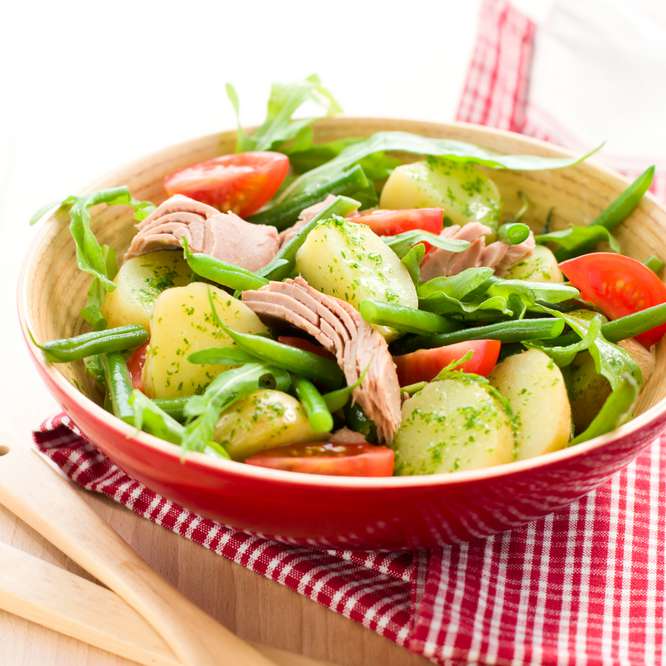 Salată de cartofi cu ton și fasole verde – Rețetă pentru prânz