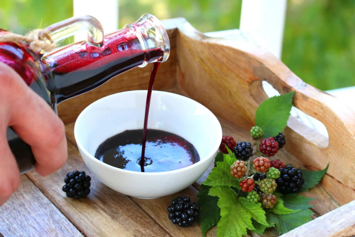 Sirop de mure – rețetă. Cum se prepară și ce beneficii are pentru sănătate