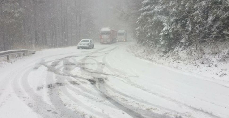 Viscol și drumuri înzăpezite în țară. Lista cu județele unde se circulă în condiții de iarnă