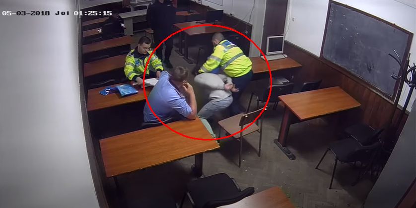 Un român a fost bătut în secţia de Poliţie din București! Imagini cu puternic impact emoţional – VIDEO