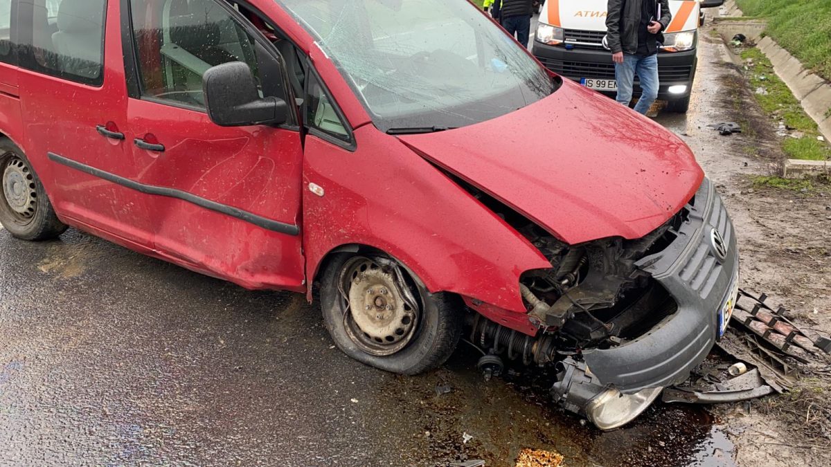 Accident rutier la Schitu Duca. Conducătorul unui autoturism a intrat într-un cap de pod – EXCLUSIV, FOTO, VIDEO