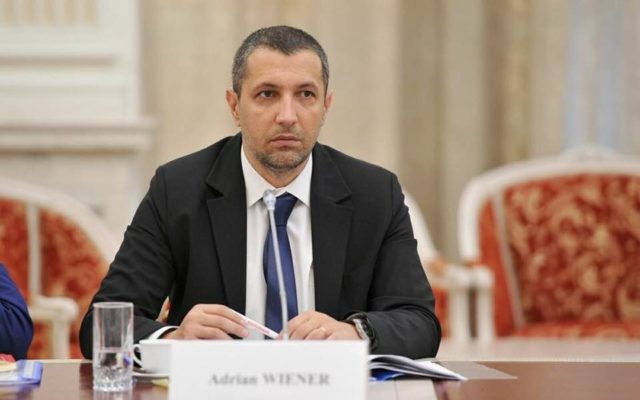 Adrian Wiener ar putea ocupa locul lui Vlad Voiculescu la Ministerul Sănătății