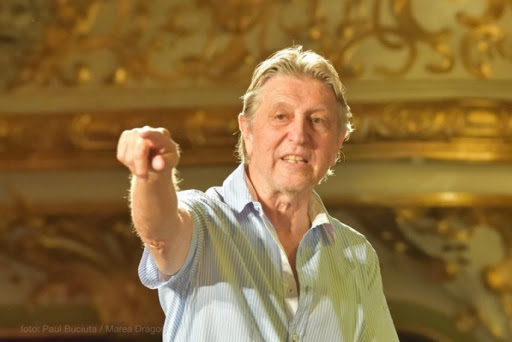 De ce a demisionat regizorul Andrei Serban de la Columbia University: «Era imposibil să cred că acest băiat care a devenit fată poate fi Julieta»