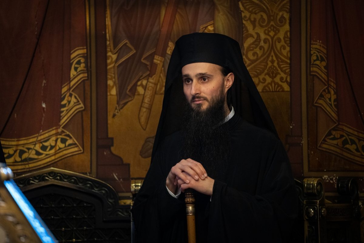 Ieromonahul Elisei Nedescu este noul stareţ al Bisericii ”Sfinții Trei Ierarhi”