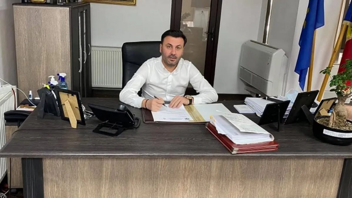 Şeful DRDP Craiova, reţinut. Este suspectat că şi-a falsificat documentele de studiiŞeful DRDP Craiova, reţinut. Este suspectat că şi-a falsificat documentele de studii