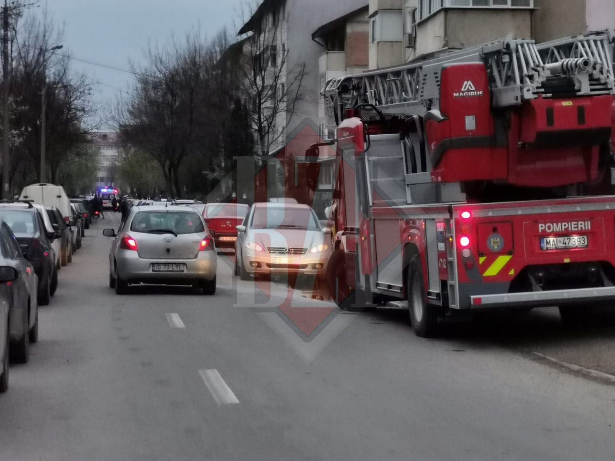Un ieșean s-a aruncat de la etajul 4 în această seară. În ciuda eforturilor medicilor acesta a decedat – Exclusiv/ Live video / Galerie Foto