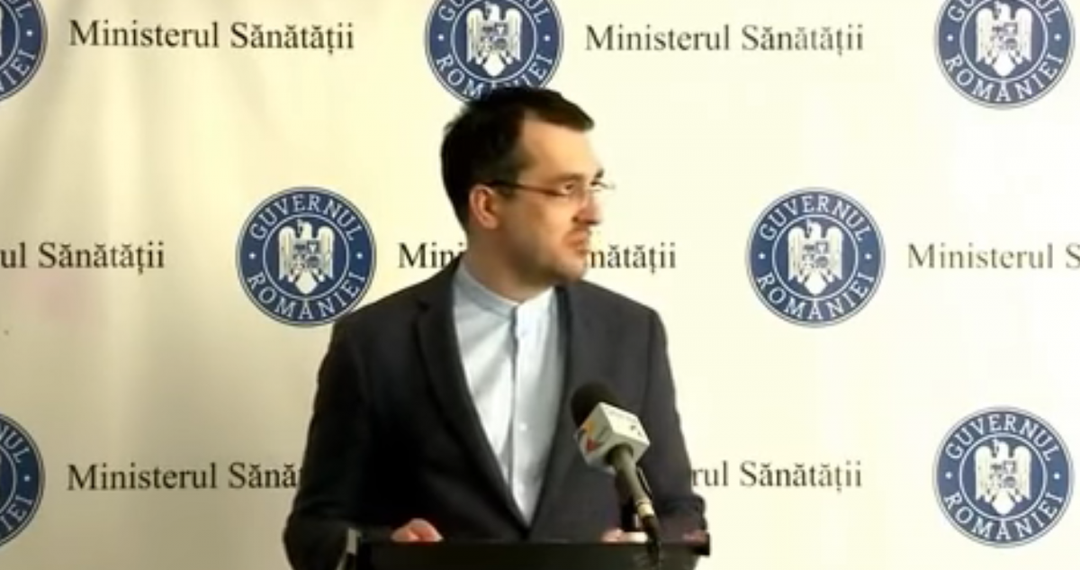 Vlad Voiculescu sfidează din nou restricțiile. Conferință de presă susținută fără mască de protecție
