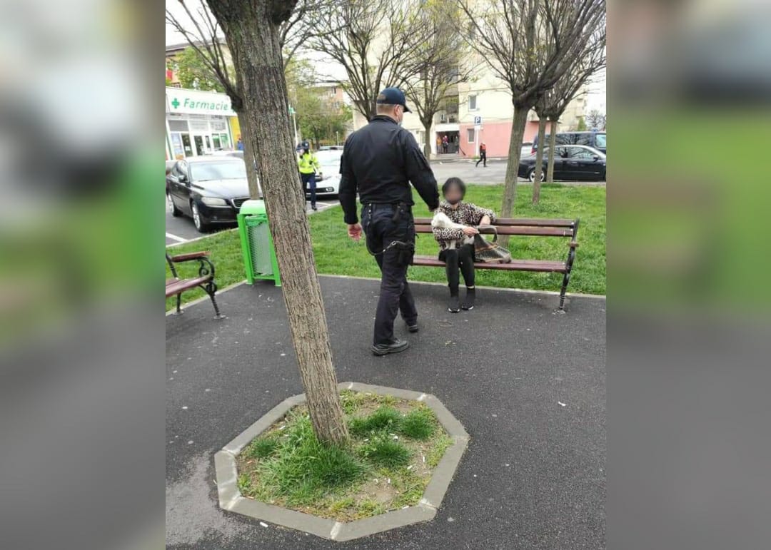 O femeie din Drobeta-Turnu Severin a amenințat că se aruncă de la etajul 10 al unui bloc! A fost salvată în ultima clipă de doi jandarmi
