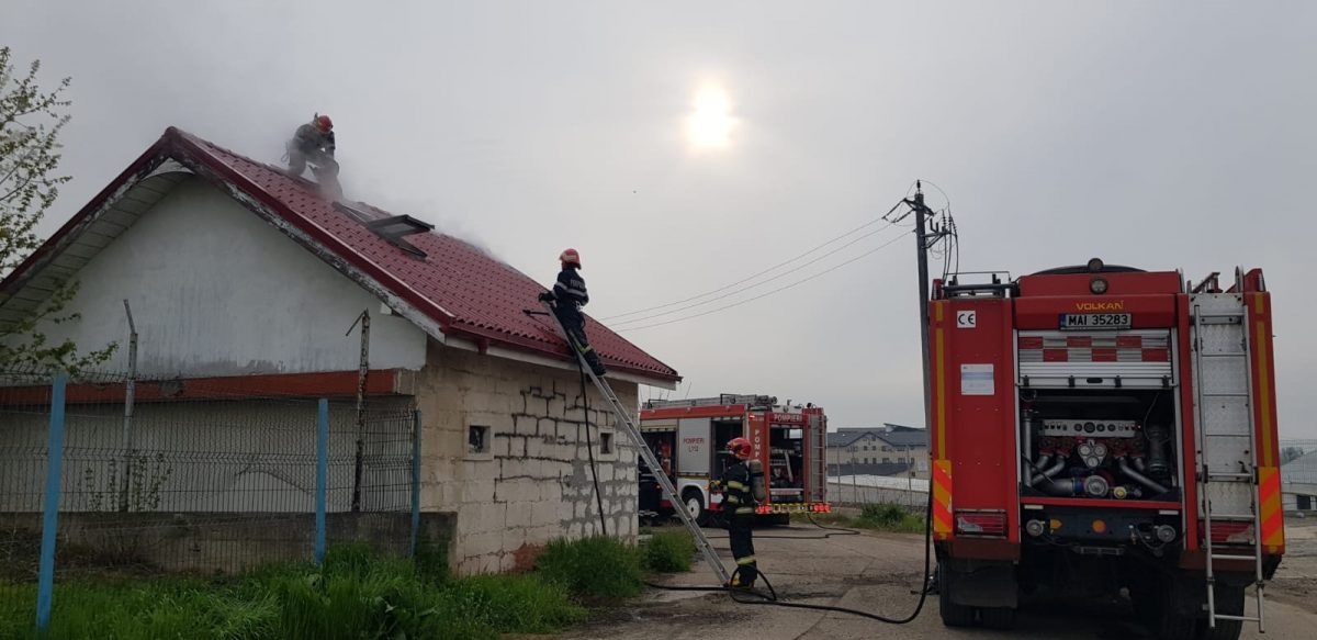 Incendiu în Valea Lupului din Iași! Pompierii intervin în forță pentru a lichida focul – EXCLUSIV/ FOTO