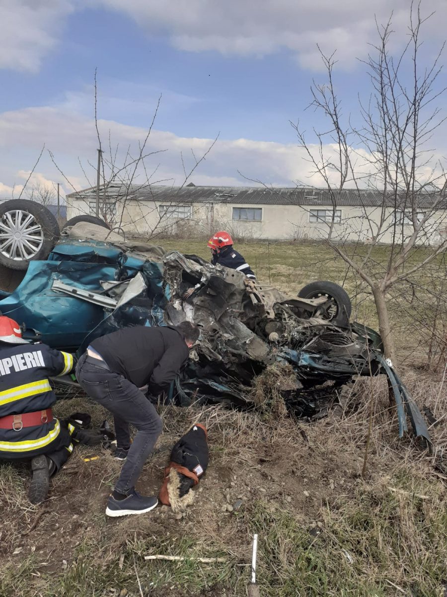 Accident rutier în Cozmeşti. O persoană a decedat, iar alte două printre care şi un copil au fost rănite – FOTO, VIDEO, UPDATE
