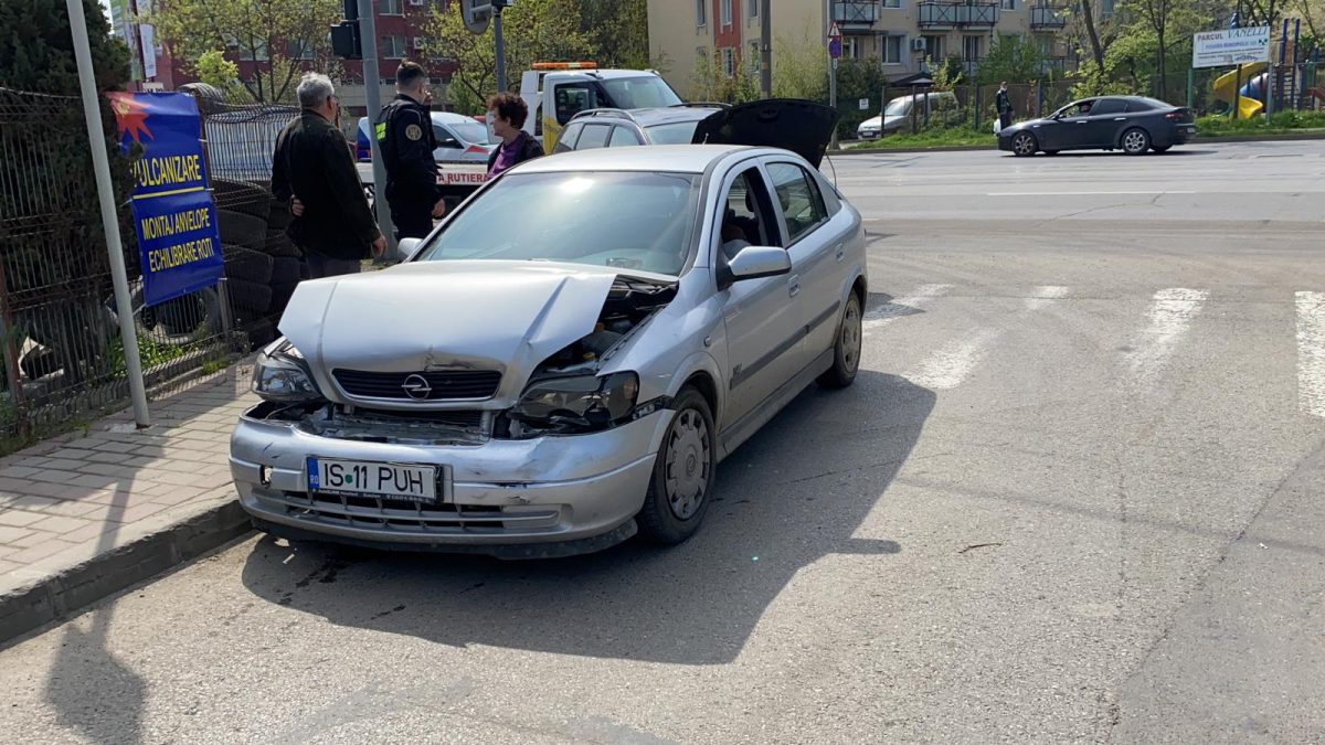 Accident rutier în Nicolina. Două autoturisme au intrat în coliziune – EXCLUSIV, FOTO, VIDEO