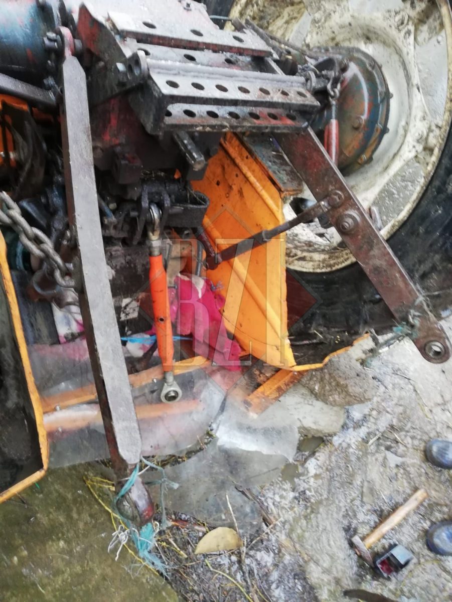 Accident în comuna Plugari! Un tractor s-a răsturnat peste o persoană – EXCLUSIV/ FOTO